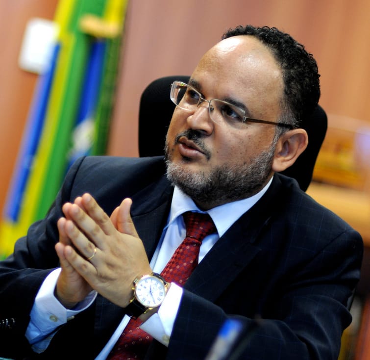Data: 20/06/2014?Editoria: Brasil?Reporter: Bruno Local: Sala de reunioes do Ministro da Educacao Detalhe: Ministro da educacao [&hellip;]
