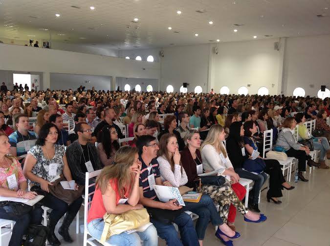 Cursistas participam da aula inaugural da especialização em educação na cultura digital
