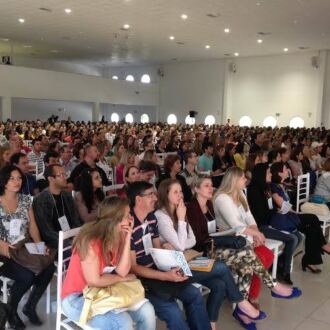 Cursistas participam da aula inaugural da especialização em educação na cultura digital