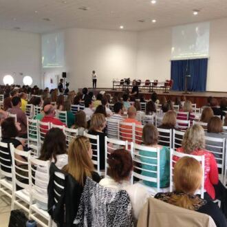 Cursistas participam da aula inaugural da especialização em educação na cultura digital