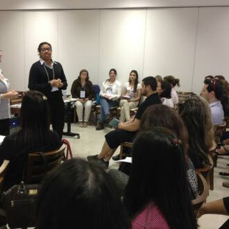 Cursistas participam da aula inaugural da especialização em educação na cultura digital