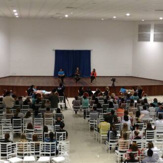 Cursistas participam da aula inaugural da especialização em educação na cultura digital
