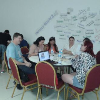 Cursistas participam da aula inaugural da especialização em educação na cultura digital