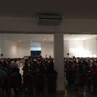 Cursistas participam da aula inaugural da especialização em educação na cultura digital