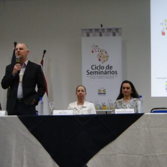 Ciclo de Seminários reúne dirigentes e técnicos da educação em Florianópolis
