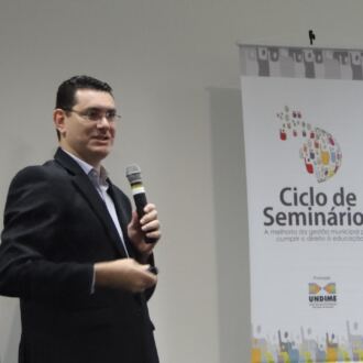Ciclo de Seminários reúne dirigentes e técnicos da educação em Florianópolis