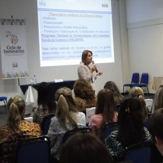 Ciclo de Seminários reúne dirigentes e técnicos da educação em Florianópolis