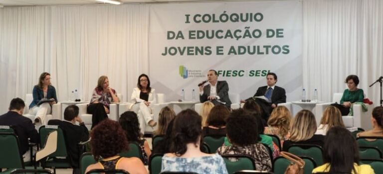 Presidente da Undime Santa Catarina participa do I Colóquio da Educação de Jovens e Adultos em Jaraguá do Sul