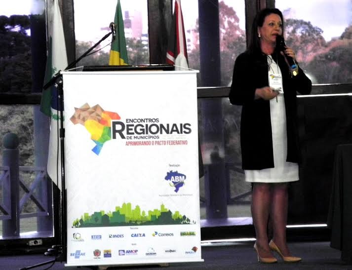 Presidente da Undime compartilha experiências na educação