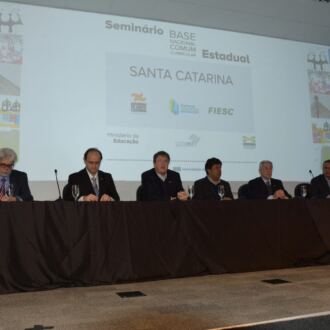 Fotos do Seminário Estadual da Base Nacional Comum Curricular na Capital