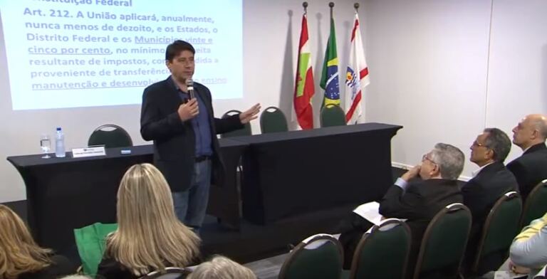 Recursos da Educação e Piso Nacional do Magistério no cenário atual e futuro do Brasil  é tema de palestra no IX Fórum Extraordinário