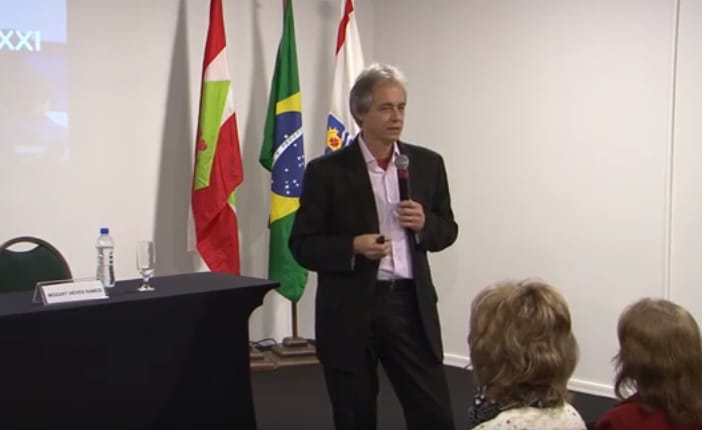Palestrante Mozart Neves Ramos fala da educação para o mundo do amanhã no IX Fórum Extraordinário da Undime/SC