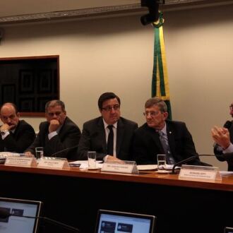 PEC que institui novo regime fiscal e limita gastos na educação e na saúde é discutida em audiência pública