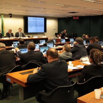 PEC que institui novo regime fiscal e limita gastos na educação e na saúde é discutida em audiência pública