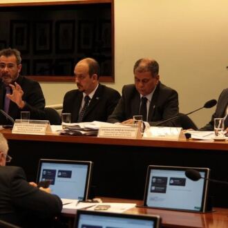PEC que institui novo regime fiscal e limita gastos na educação e na saúde é discutida em audiência pública