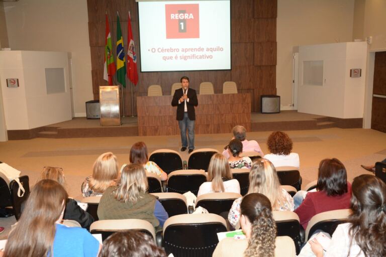 Seminário da Undime/SC reúne educadores para tratar da Educação Infantil e Fundamental