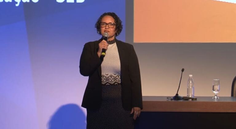Programas e Ações da Secretaria de Educação Básica do MEC e o Novo Mais Educação são explanados por  Erondina Barbosa da Silva