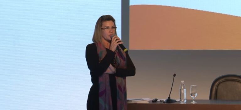 O papel do dirigente municipal de educação é tratado por Manuelina Martins no XVI Fórum Ordinário da Undime/SC