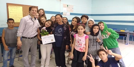 Aluna de Florianópolis é classificada para a final de concurso internacional de redação