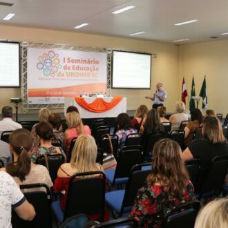 Segundo dia do Seminário de Educação em Chapecó