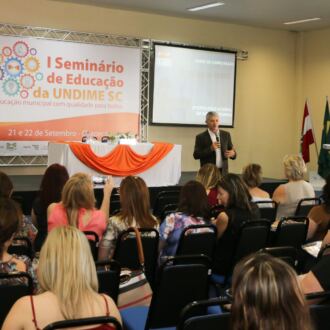 Segundo dia do Seminário de Educação em Chapecó