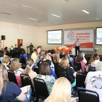 Segundo dia do Seminário de Educação em Chapecó