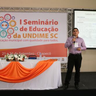 Segundo dia do Seminário de Educação em Chapecó