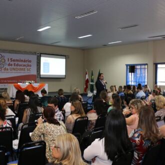 Primeiro dia do Seminário de Educação em Chapecó