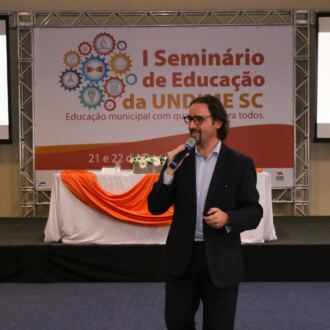 Primeiro dia do Seminário de Educação em Chapecó