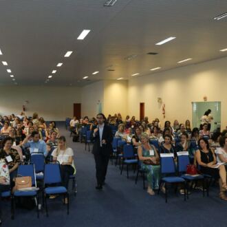 Primeiro dia do Seminário de Educação em Chapecó