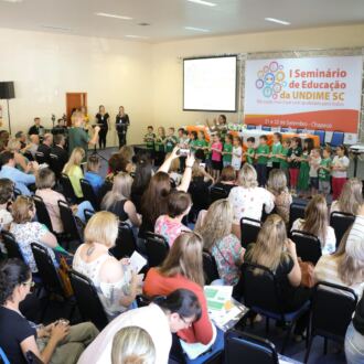 Primeiro dia do Seminário de Educação em Chapecó