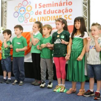 Primeiro dia do Seminário de Educação em Chapecó