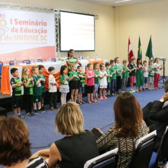 Primeiro dia do Seminário de Educação em Chapecó