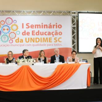 Primeiro dia do Seminário de Educação em Chapecó