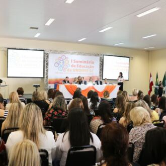 Primeiro dia do Seminário de Educação em Chapecó