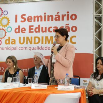 Primeiro dia do Seminário de Educação em Chapecó