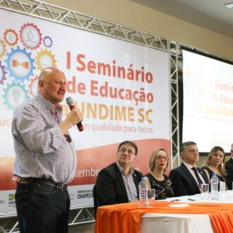 Primeiro dia do Seminário de Educação em Chapecó