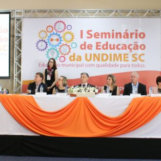 Primeiro dia do Seminário de Educação em Chapecó