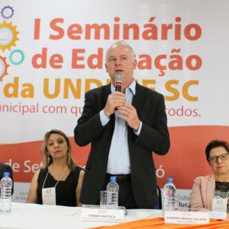 Primeiro dia do Seminário de Educação em Chapecó