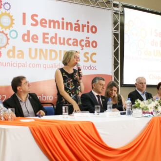 Primeiro dia do Seminário de Educação em Chapecó
