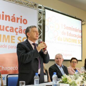 Primeiro dia do Seminário de Educação em Chapecó