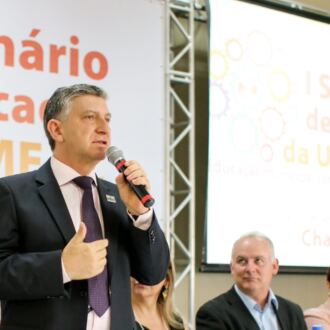 Primeiro dia do Seminário de Educação em Chapecó