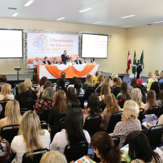 Primeiro dia do Seminário de Educação em Chapecó