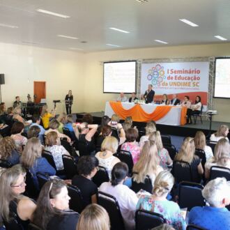 Primeiro dia do Seminário de Educação em Chapecó