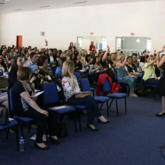 Primeiro dia do Seminário de Educação em Chapecó