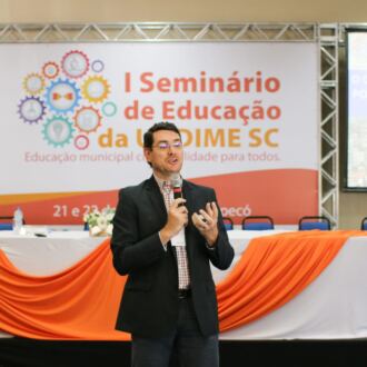 Primeiro dia do Seminário de Educação em Chapecó