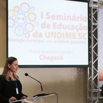Primeiro dia do Seminário de Educação em Chapecó