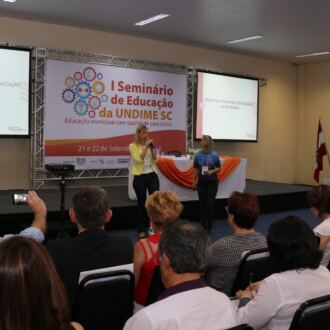 Primeiro dia do Seminário de Educação em Chapecó