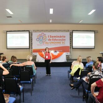 Primeiro dia do Seminário de Educação em Chapecó