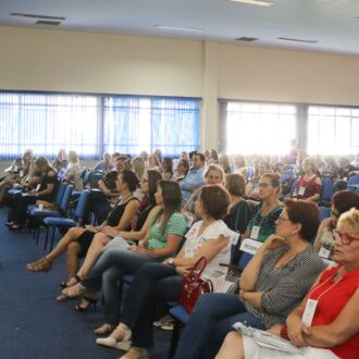 Primeiro dia do Seminário de Educação em Chapecó